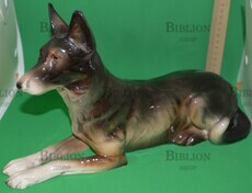 Статуэтка "Лежащая овчарка" большая (Фаянс,аэрография, Hertwig & Co,Германия 958-1990 гг) - Biblion.shop 